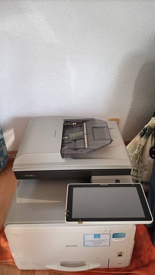 MP C306 Impresora multifunción HP - casi nueva