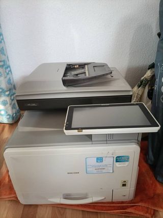 MP C306 Impresora multifunción HP - casi nueva