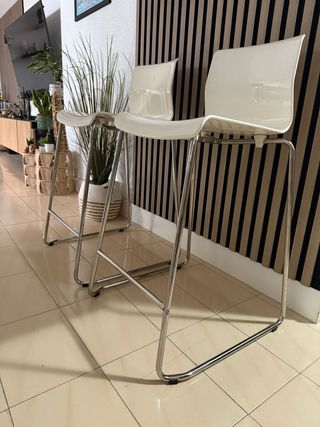 2 Taburetes cocina - blancos & metal