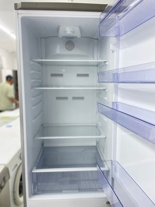 Nevera Beko combi acero inoxidable