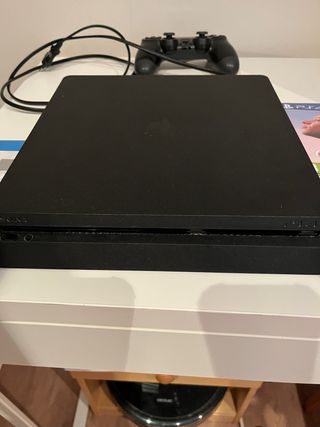PS4 (PlayStation 4) negra