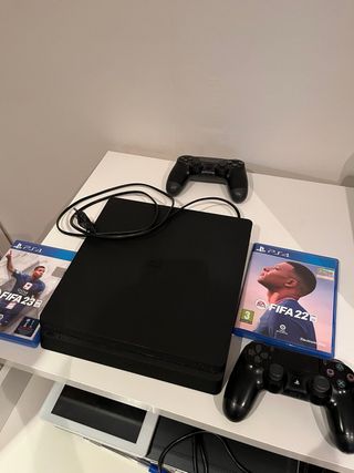 PS4 (PlayStation 4) negra