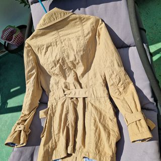 Gabardina camel corta