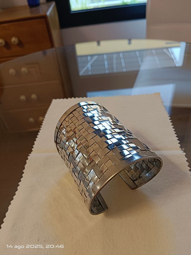 PULSERA muy Moderna y con estilo.