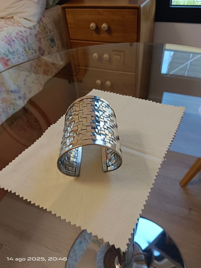 PULSERA muy Moderna y con estilo.