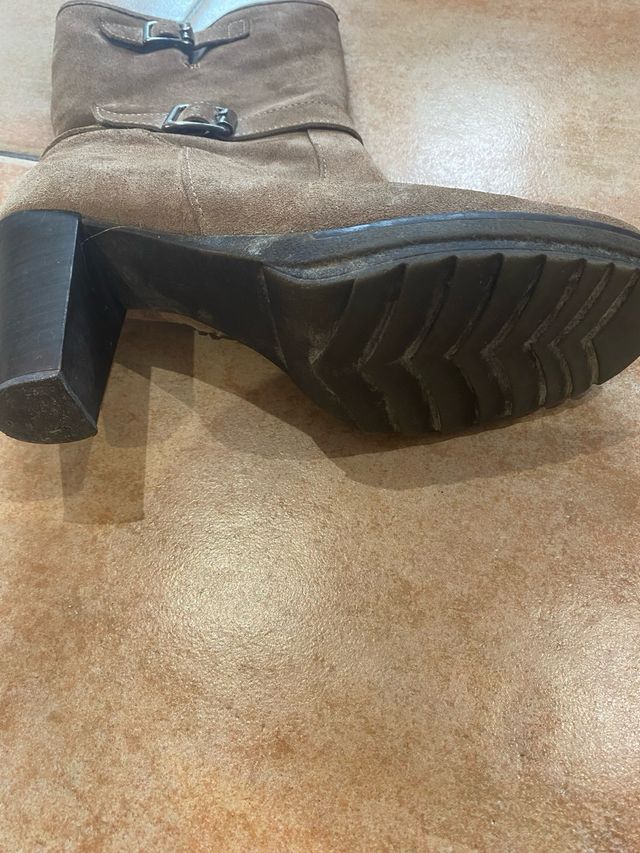 Botines ante marrón claro