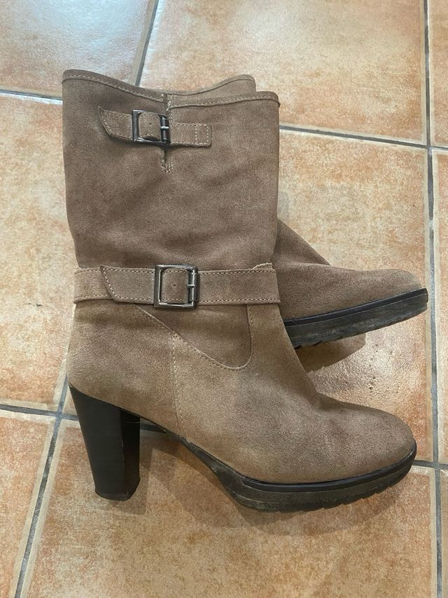 Botines ante marrón claro