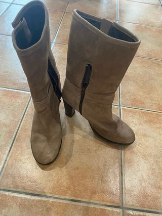 Botines ante marrón claro