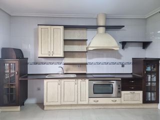 Muebles cocina - beige y marrón