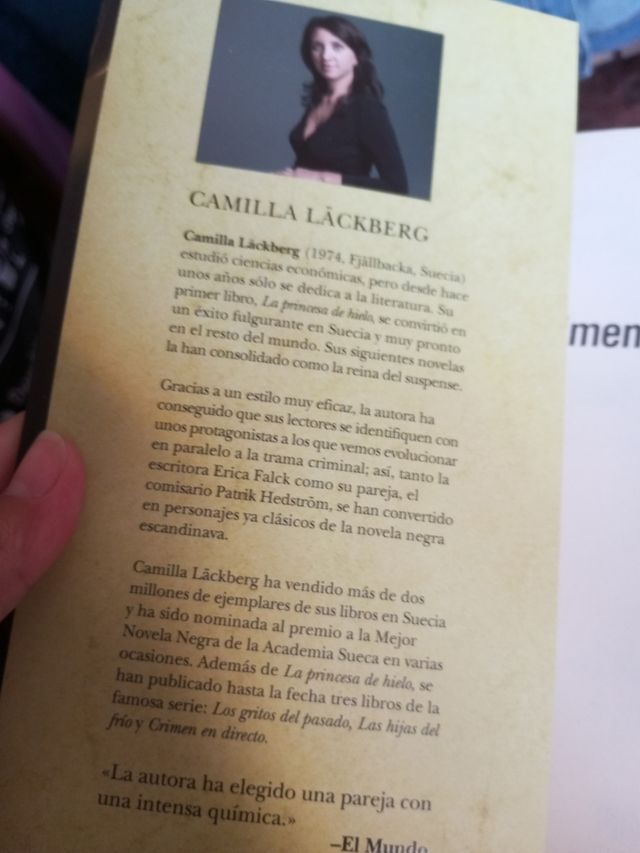 Crimen en directo (Camilla Läckberg) (Spanish E...