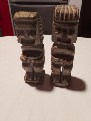 2 statue di guerrieri in pietra