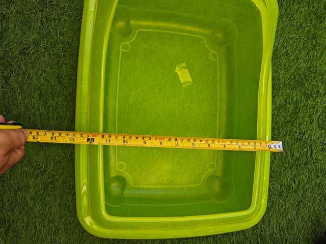 Tortuguero verde de plástico