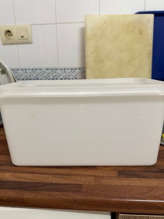 Caja plástica blanca