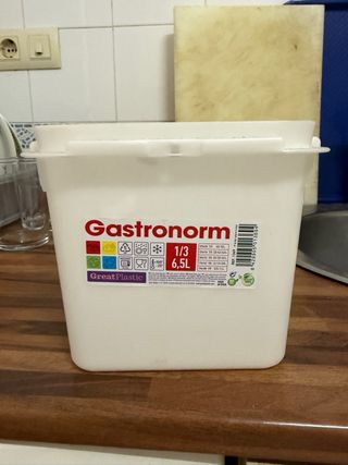 Caja plástica blanca