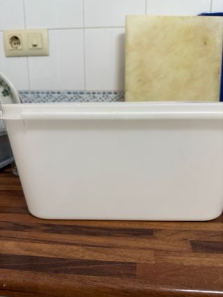 Caja plástica blanca