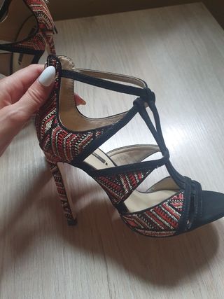 Zapatos Zara - Tacones rojos y negros - Talla 35