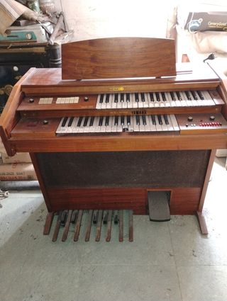 Órgano electrónico antiguo 