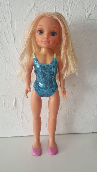 Muñeca con traje de baño
