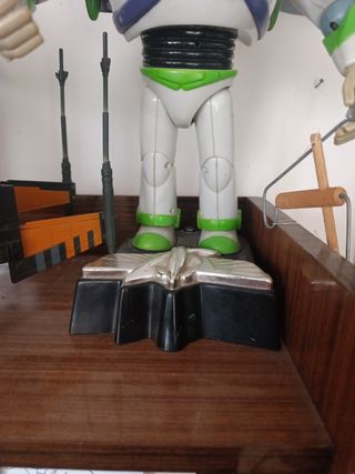 Antigua Figura Buzz Lightyear  con soporte 
