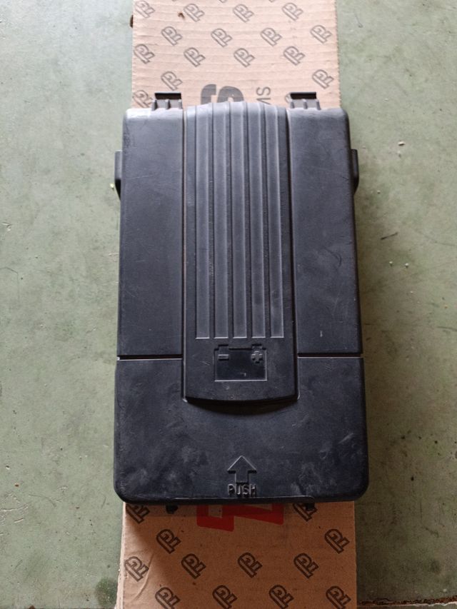 Tapa batería VW golf