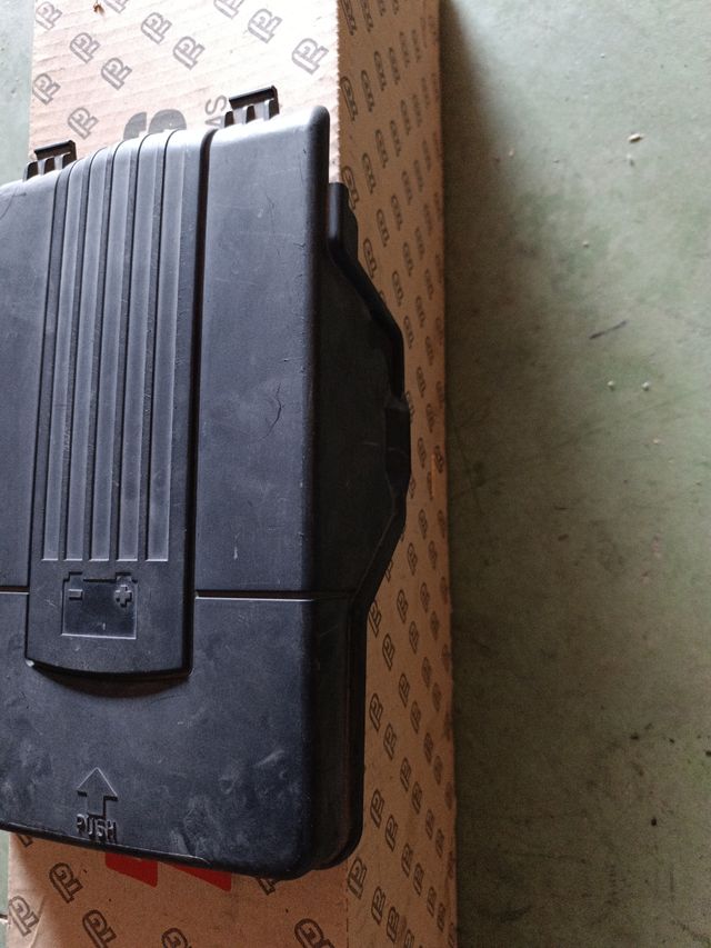 Tapa batería VW golf