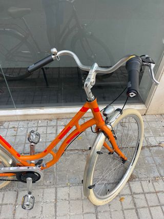 Bicicleta KTM urbana naranja