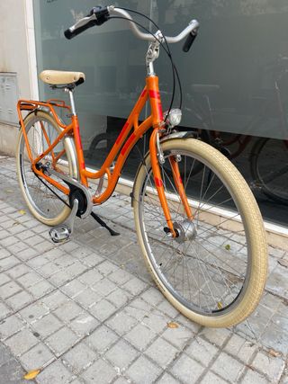 Bicicleta KTM urbana naranja