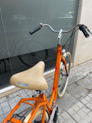 Bicicleta KTM urbana naranja