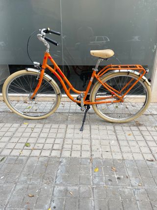 Bicicleta KTM urbana naranja