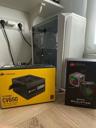 Ordenador sobremesa Gaming y monitor MSI