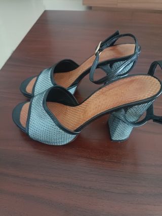 Sandalias tacón piel blanco-negro