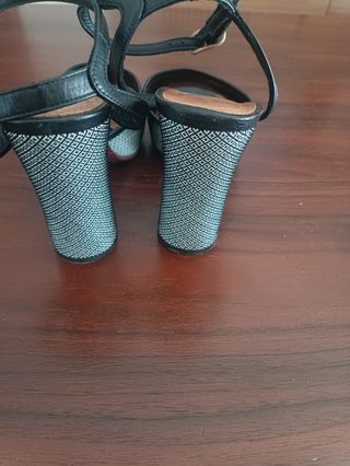 Sandalias tacón piel blanco-negro