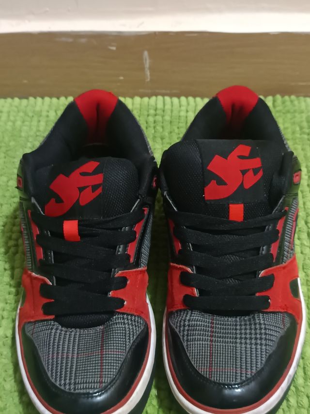 Zapatillas Jhon Smith rojas y negras