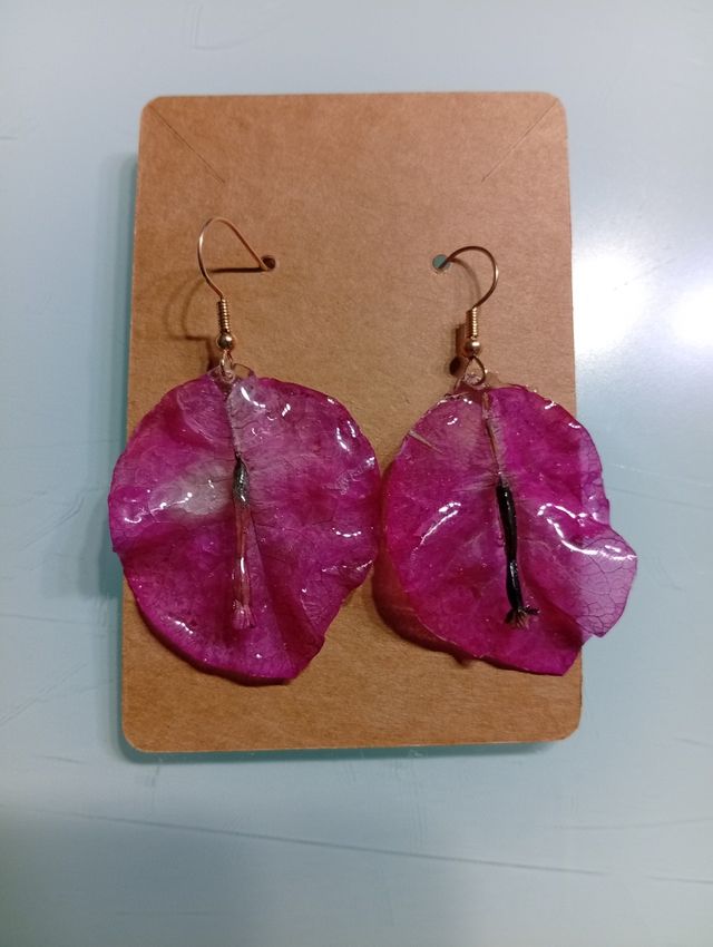 Pendientes buganvilla resina - dorados