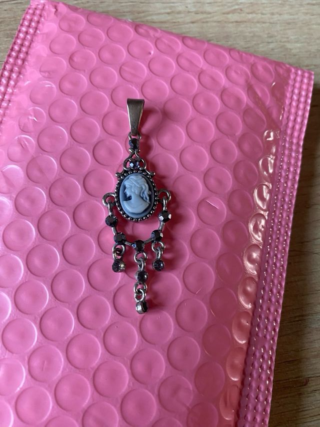 Colgante vintage plateado y azul