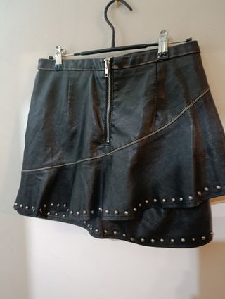 Minifalda negra efecto piel 