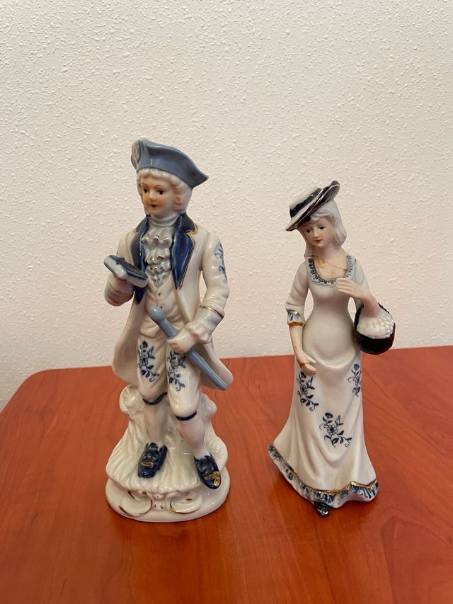 Pareja figuras porcelana azul-blanco
