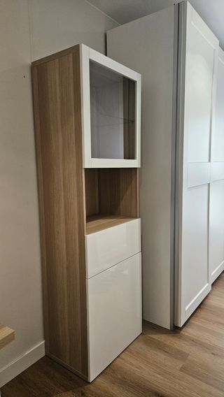 Vitrina Besta Ikea - marrón y blanco