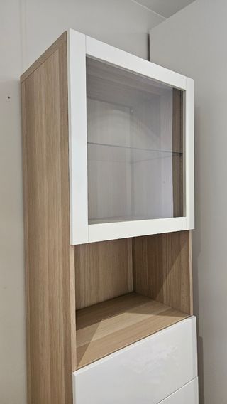 Vitrina Besta Ikea - marrón y blanco