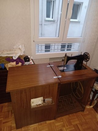 Máquina coser Alfa Eibar antigua
