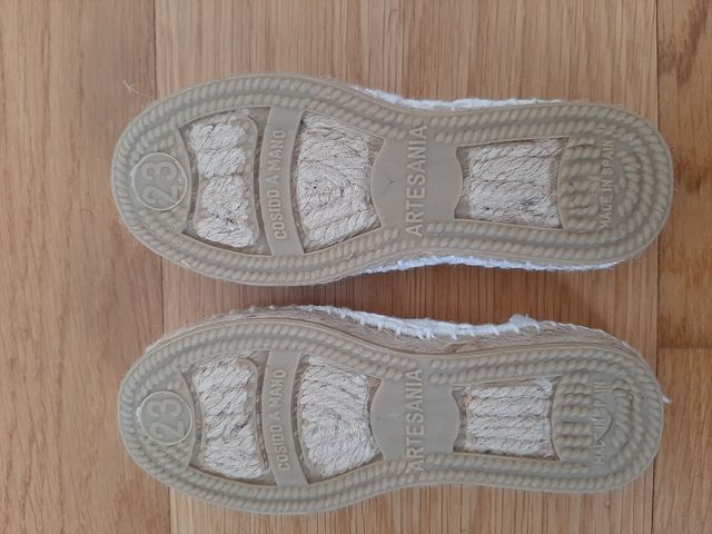 Alpargatas bebé blancas . Talla 23