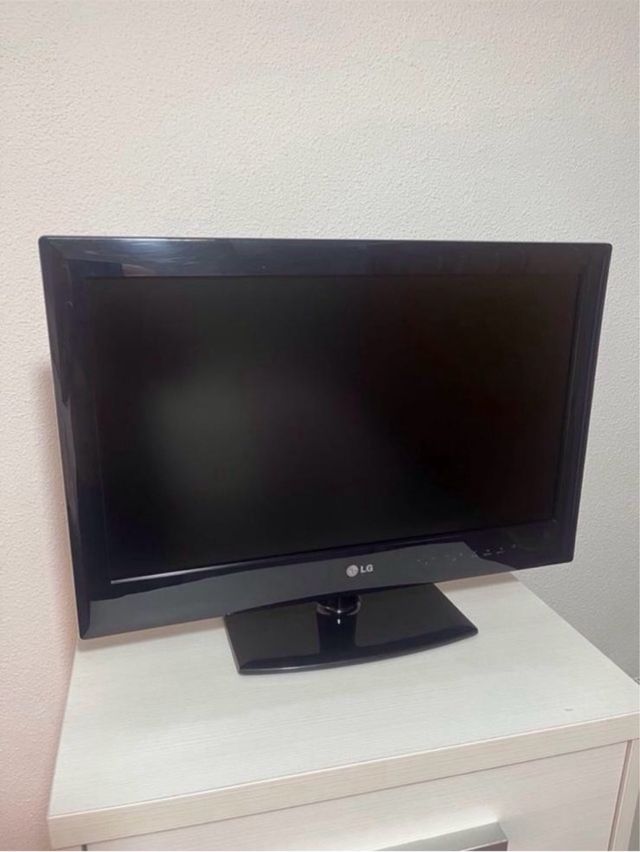 TV LG 22" negra