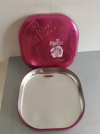 Caja metálica rosa