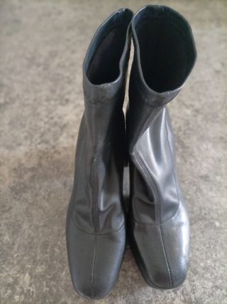 Botas Stradivarius tacón negras - 38