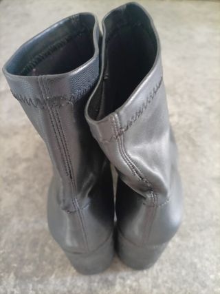 Botas Stradivarius tacón negras - 38