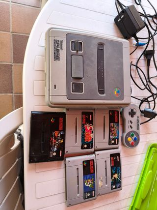 Super Nintendo (SNES) gris plata