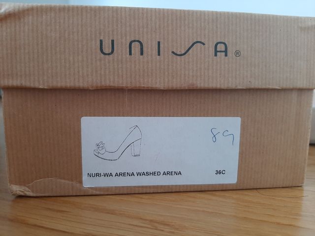 Tacones Unisa beige, talla 36