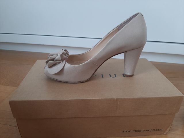 Tacones Unisa beige, talla 36