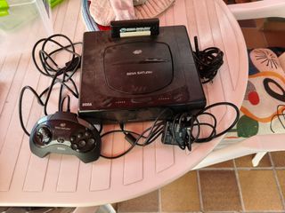 Sega Saturn negra + mando