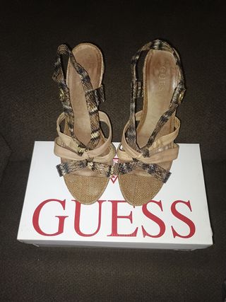 Sandalias GUESS de tacón
